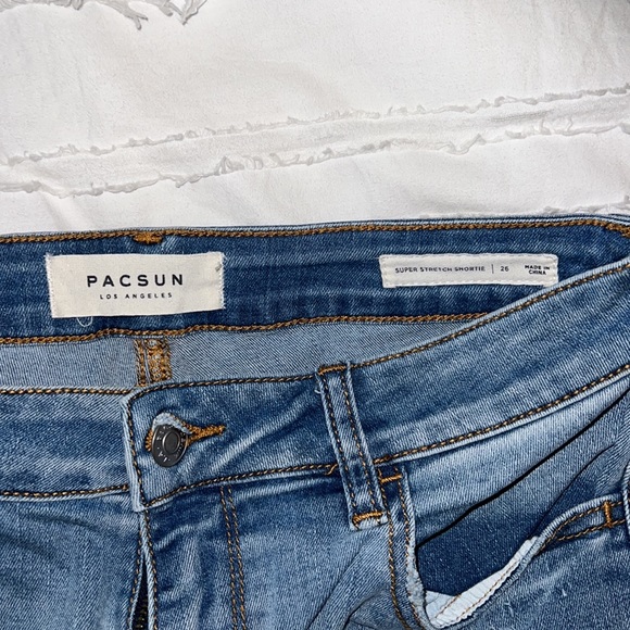 Size 26 PacSun Denim Shorts - Picture 2 of 3
